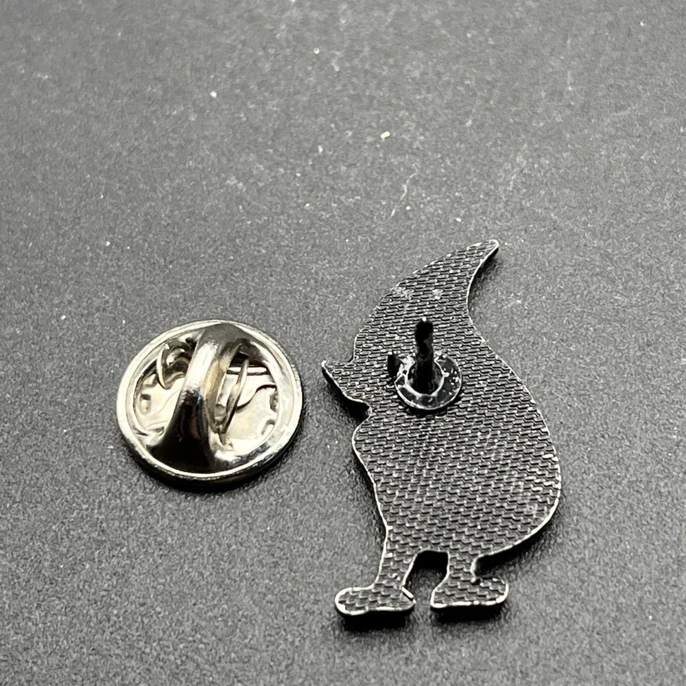 Bernie‎ Cartoon Skunk Lapel Hat Pin